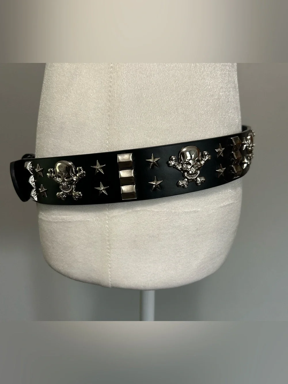 Hot Topic Black Skull & Star Studded Leather Belt Medium